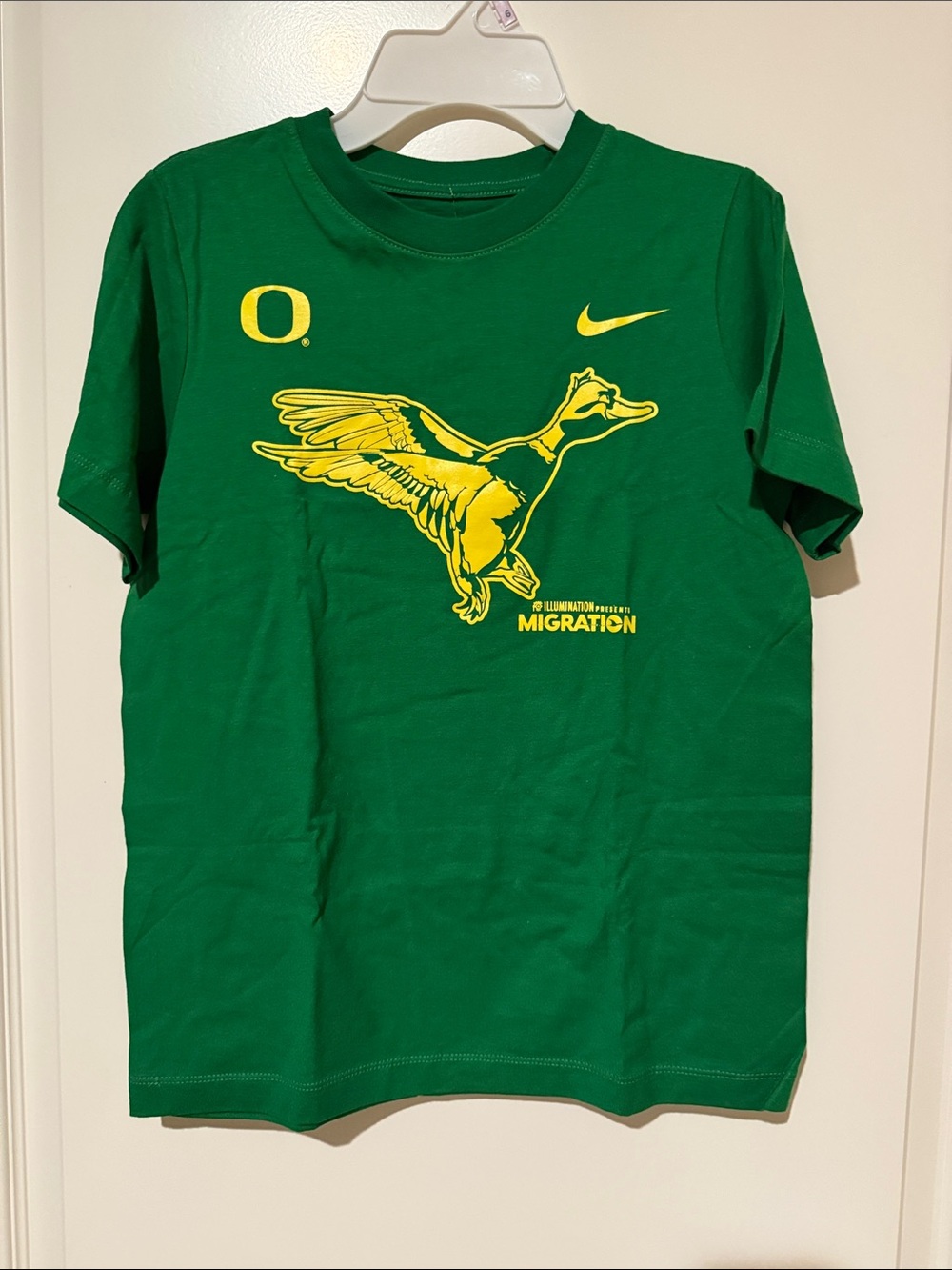 UO 💚💛 Nike Green Short-Sleeve Tee with Yellow Duck 🦆 M